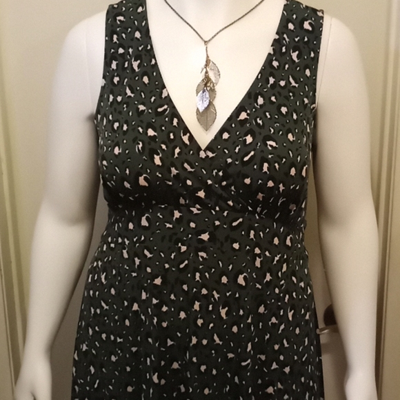 Dress - Picture 2 of 7